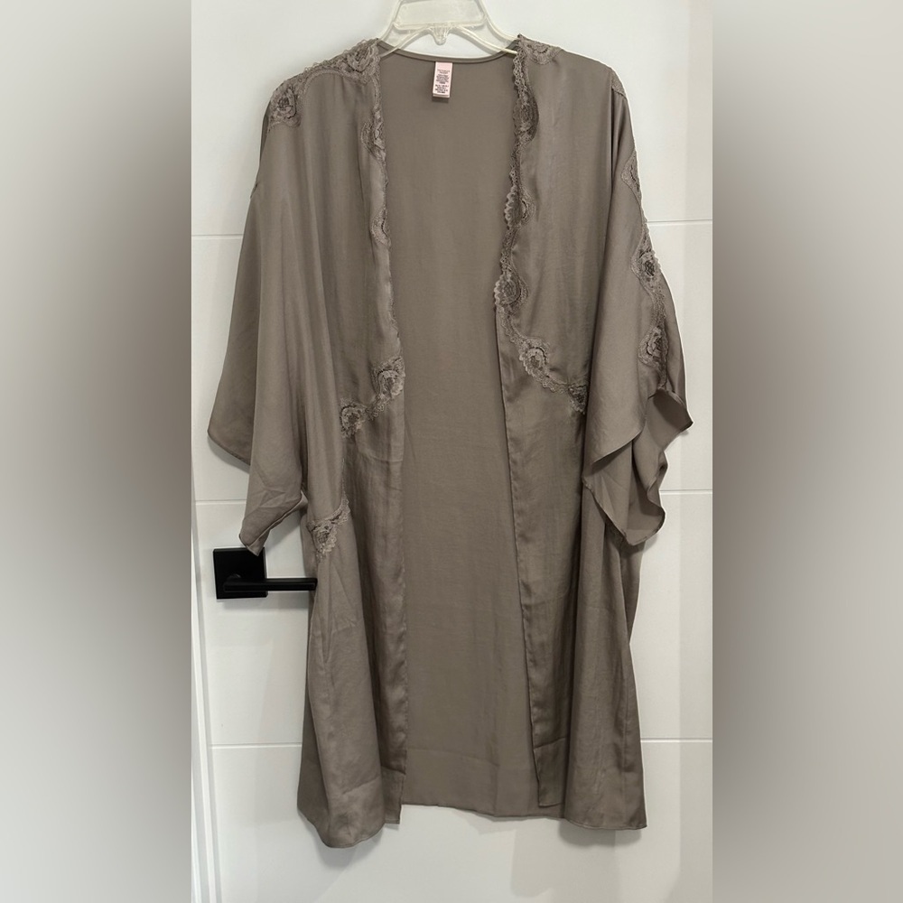 Victoria's Secret: Women’s Open Kimono- Size XS